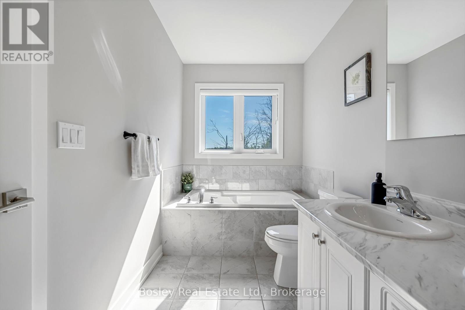 Photo 21 of 2 218 Crosswinds Boulevard, Blue Mountains ON