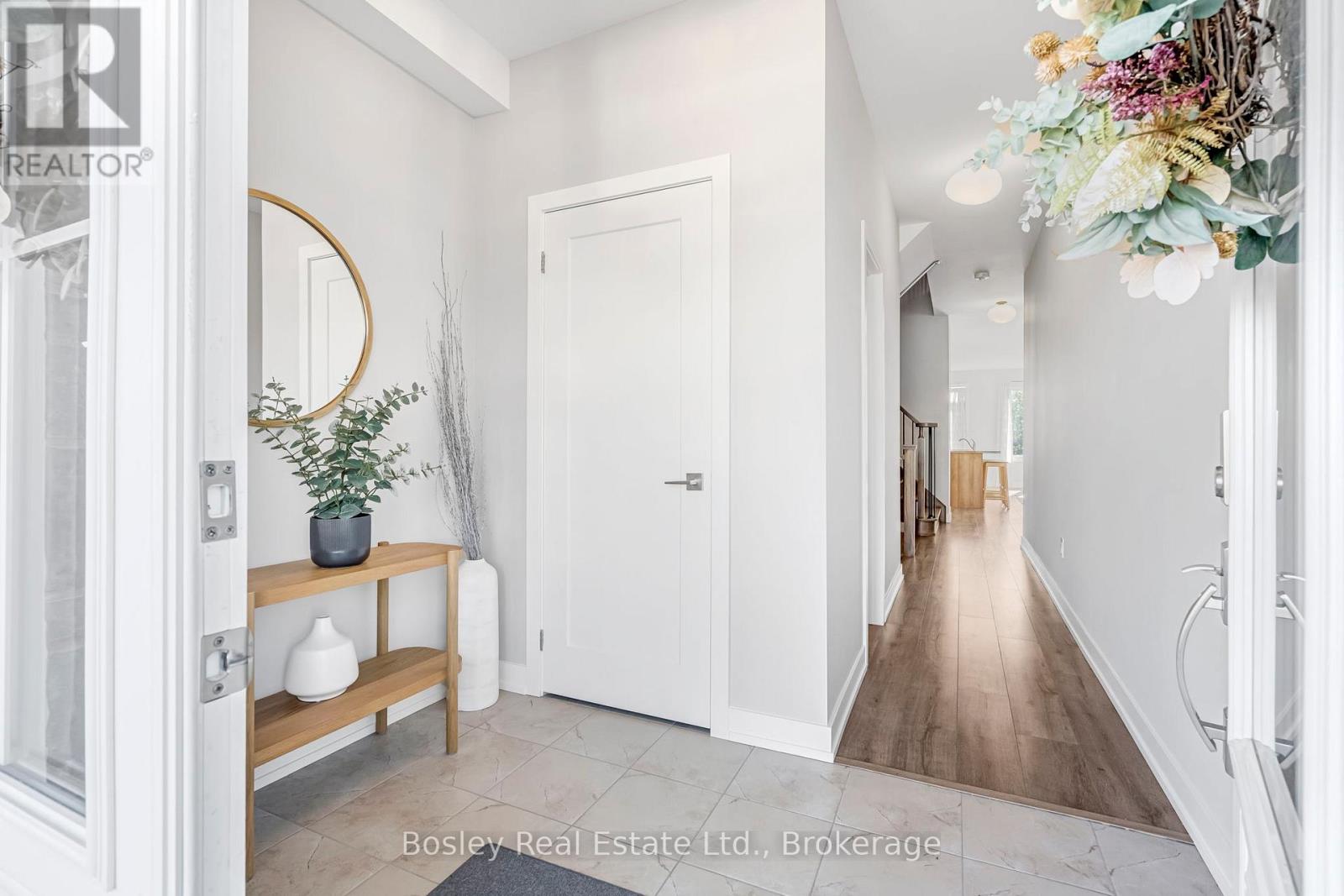Photo 3 of 2 218 Crosswinds Boulevard, Blue Mountains ON