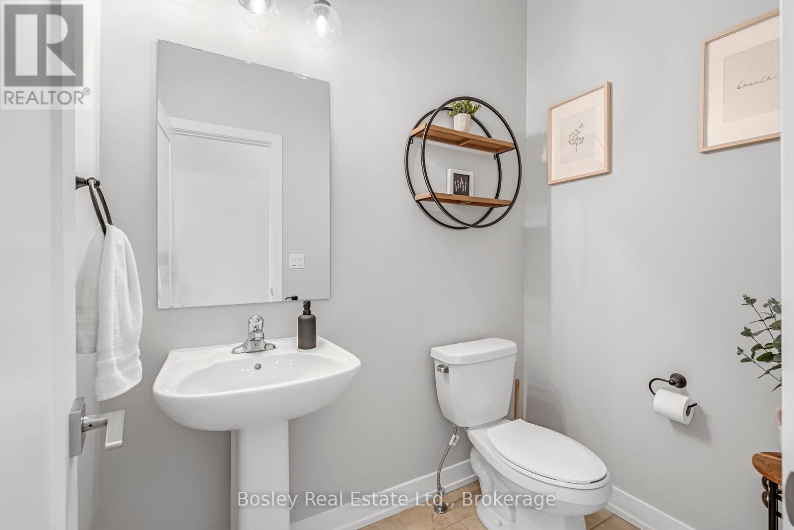 Photo 4 of 2 218 Crosswinds Boulevard, Blue Mountains ON