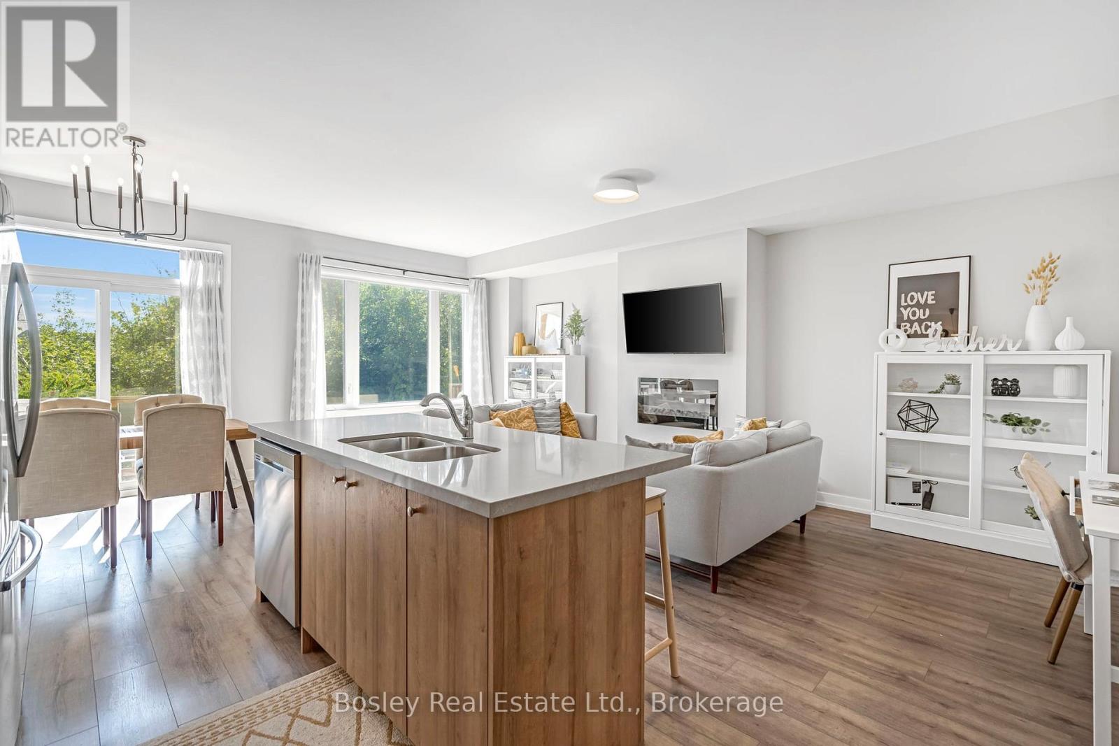 Photo 7 of 2 218 Crosswinds Boulevard, Blue Mountains ON