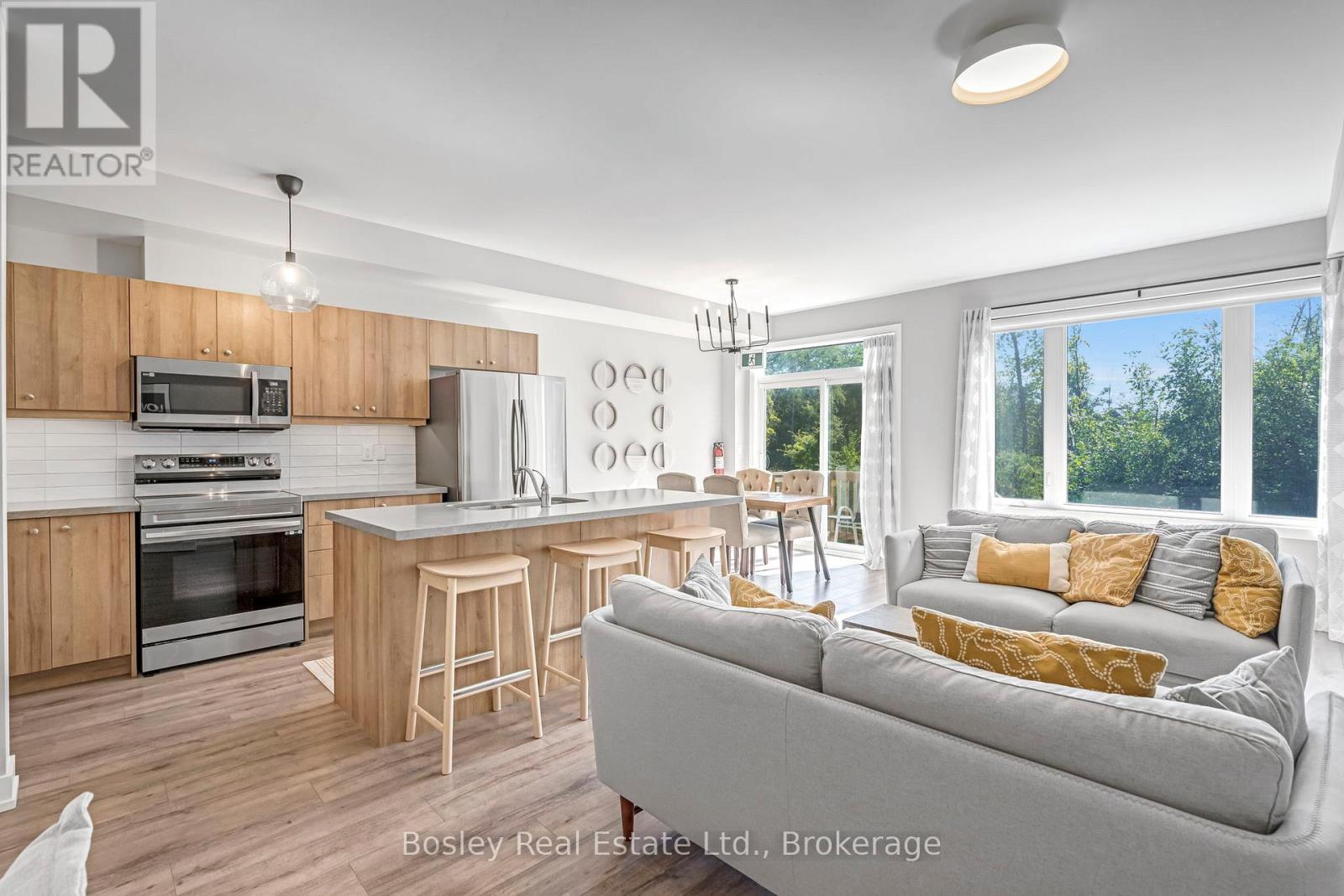 Photo 8 of 2 218 Crosswinds Boulevard, Blue Mountains ON