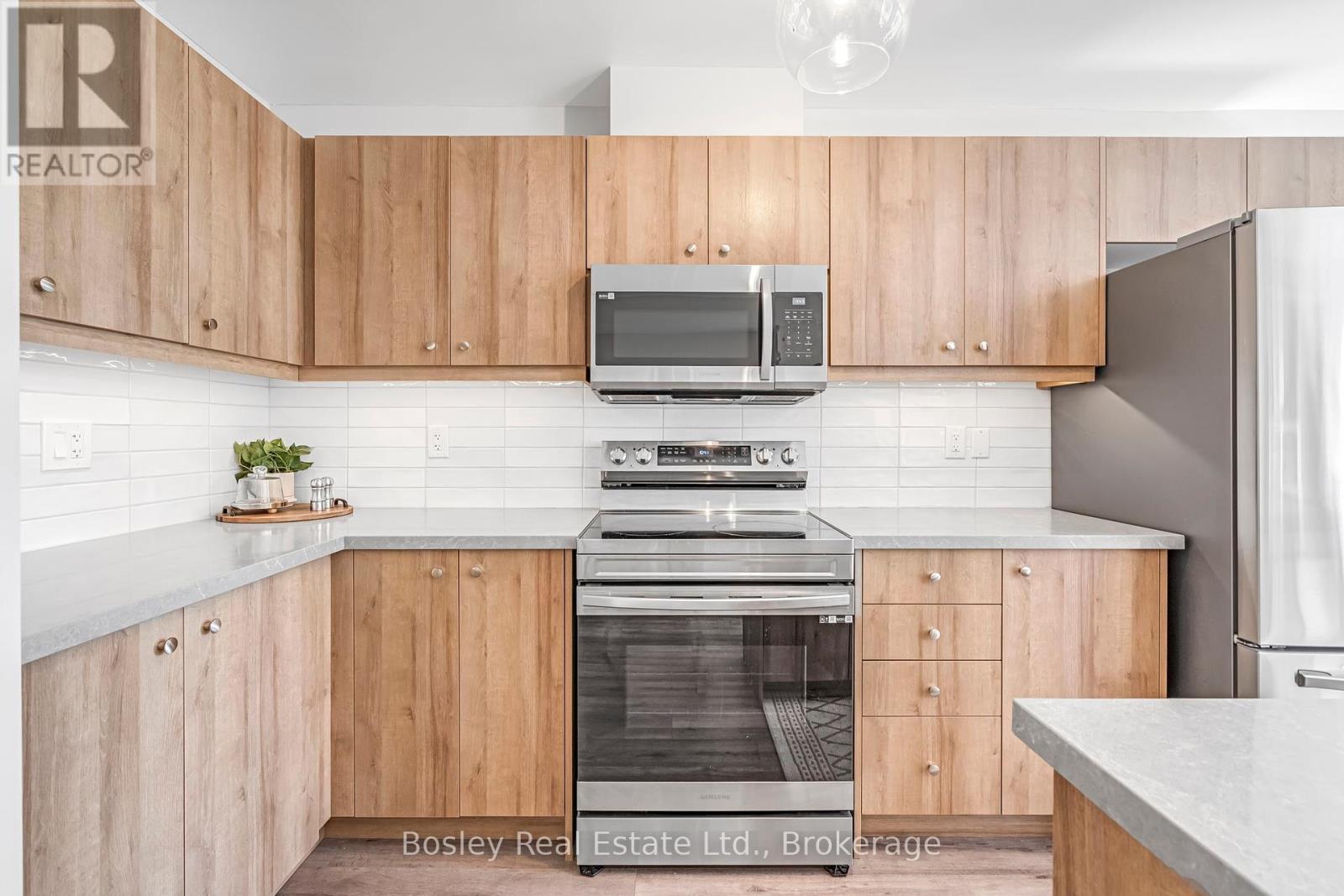 Photo 9 of 2 218 Crosswinds Boulevard, Blue Mountains ON