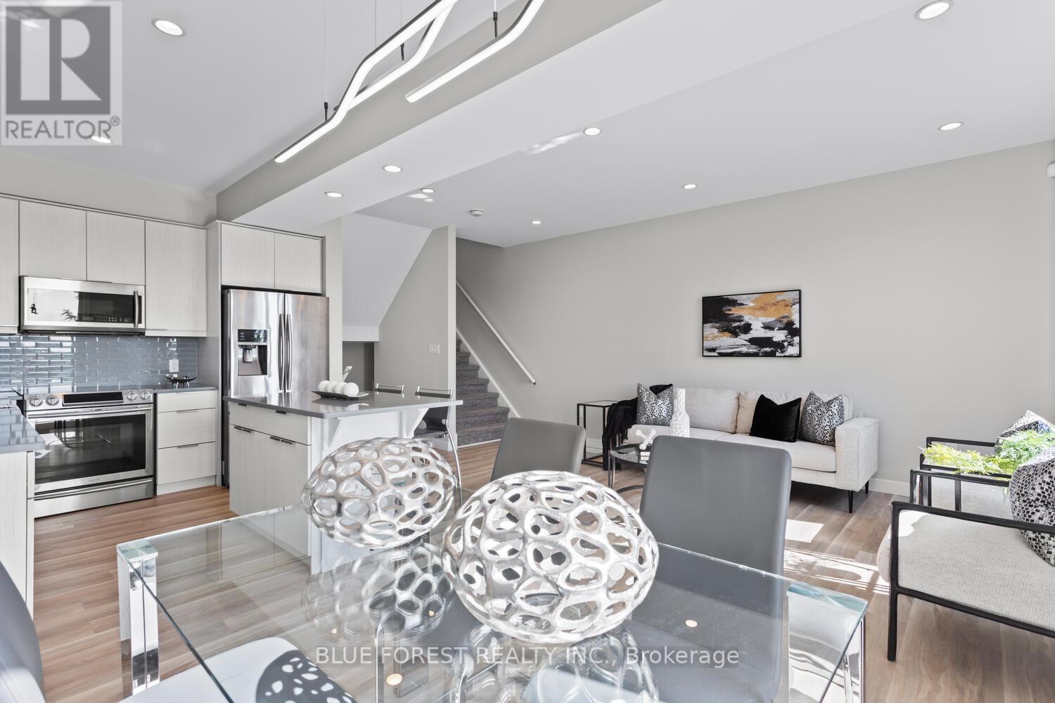 Photo 10 of 971 971 West Village Square, London North ON