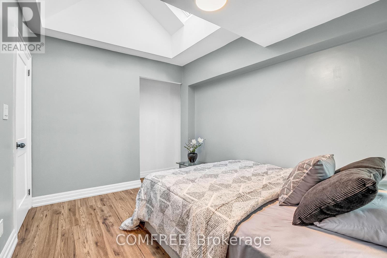 Photo 12 of 759 Eglinton Avenue E, Toronto ON