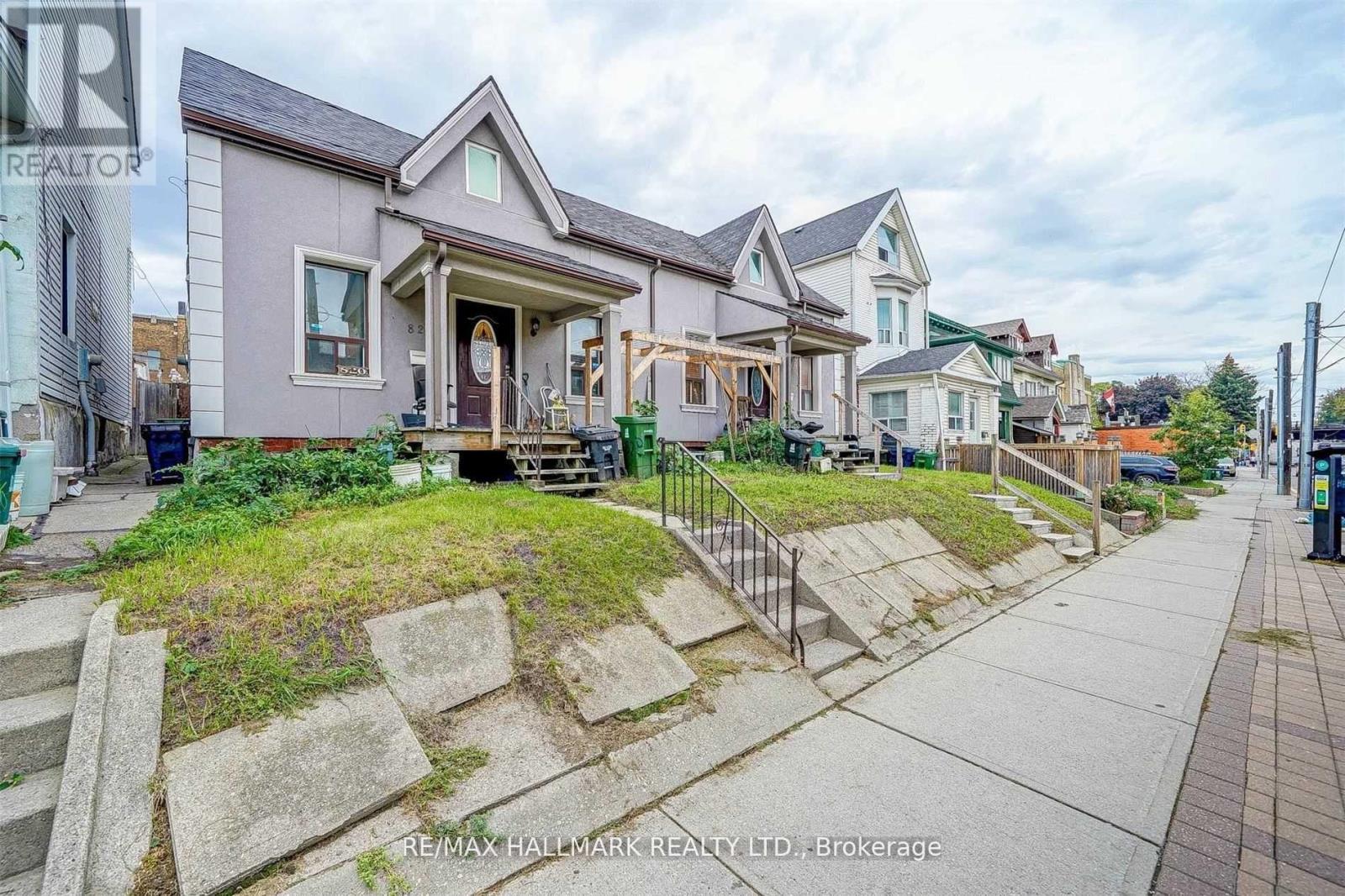 Photo 2 of 2 822 Gerrard Street E, Toronto ON