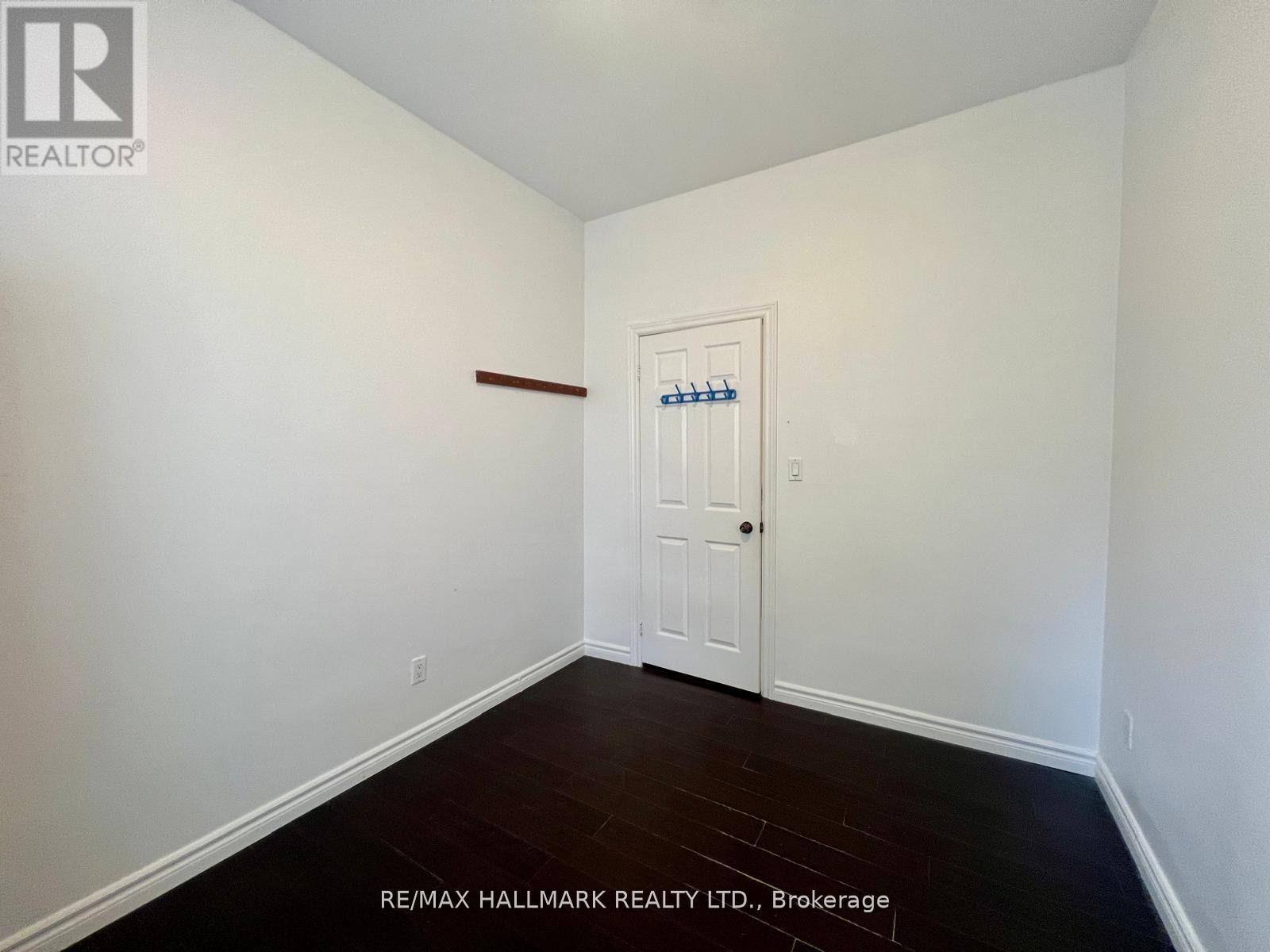 Photo 6 of 2 822 Gerrard Street E, Toronto ON