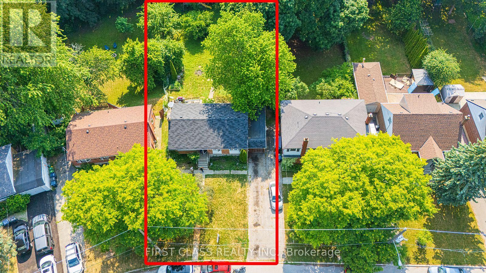 Photo 4 of 22 Hopecrest Crescent, Toronto ON