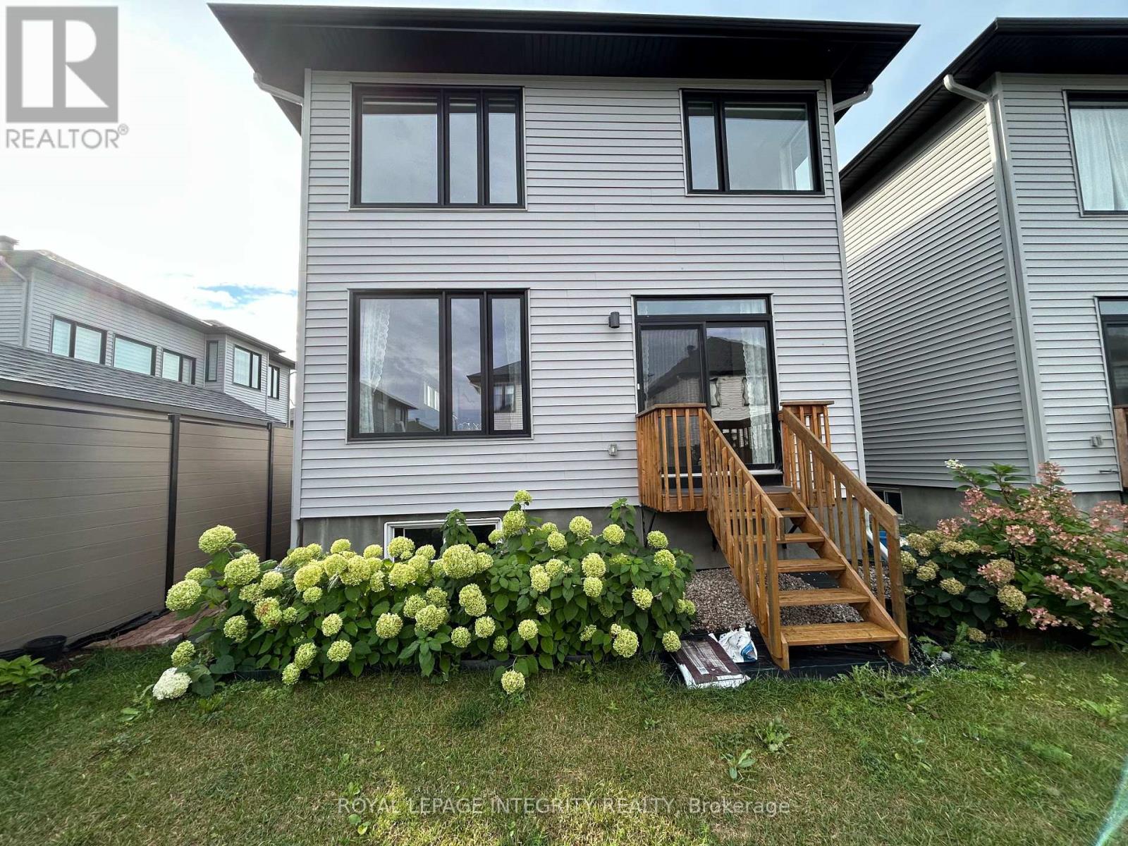 Photo 34 of 53 Whooping Crane Ridge, Ottawa ON