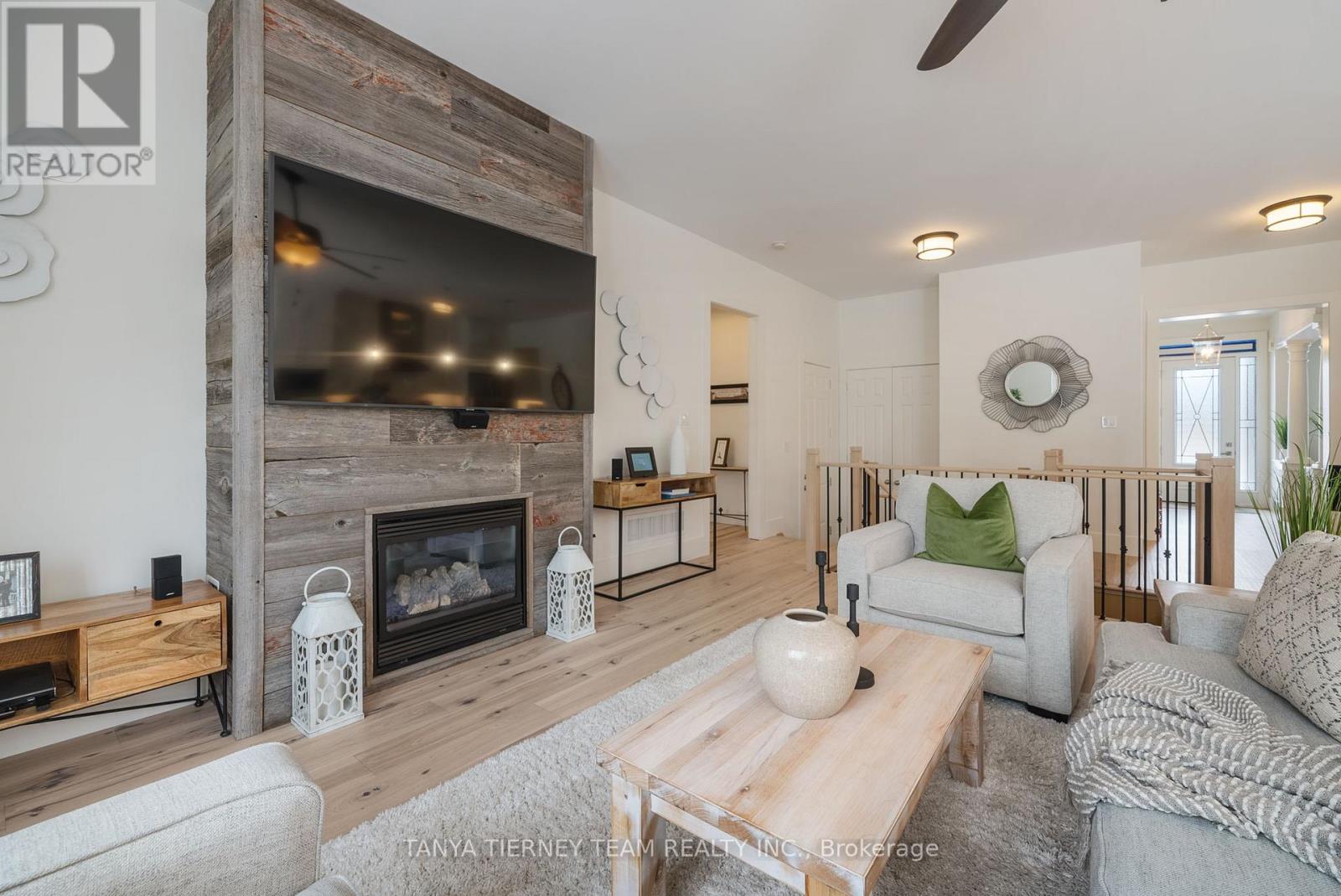 Photo 14 of 49 Montana Crescent, Whitby ON