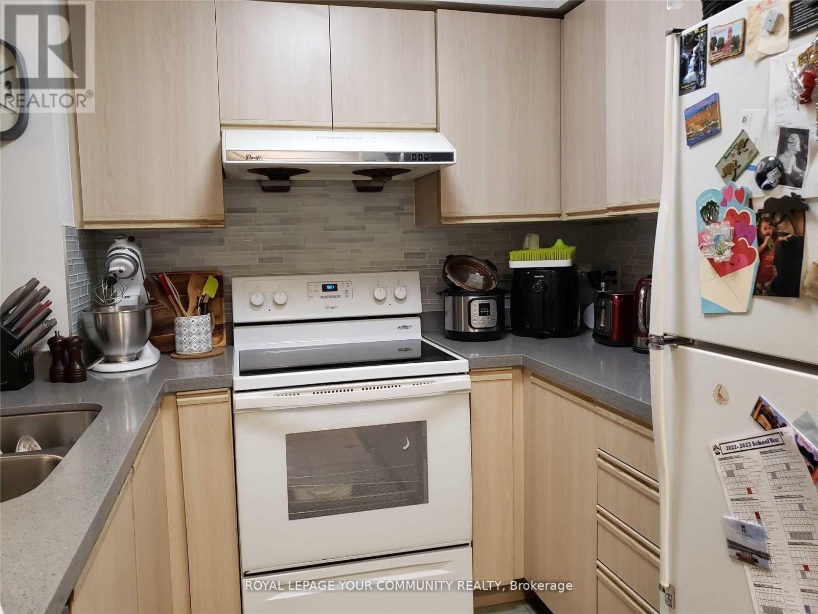 Photo 12 of 1002 28 Pemberton Avenue, Toronto ON