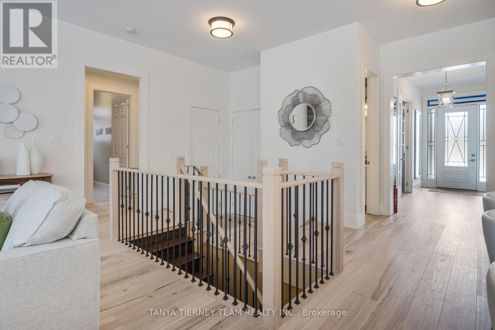 Photo 16 of 49 Montana Crescent, Whitby ON