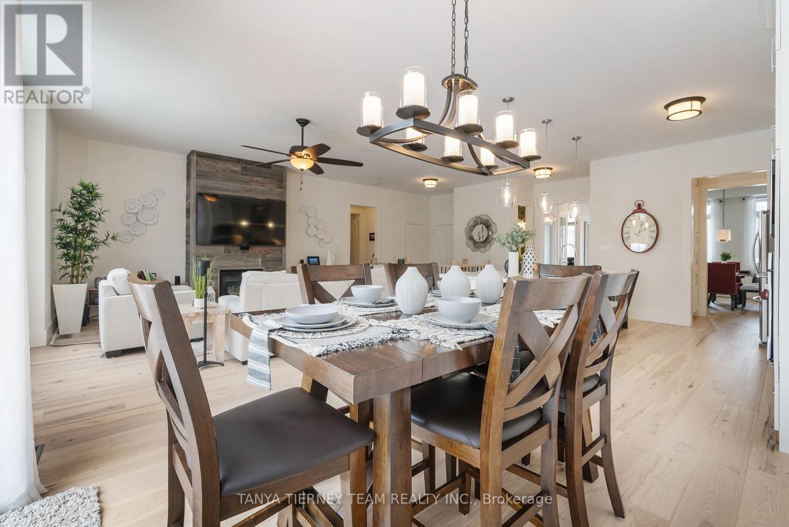 Photo 13 of 49 Montana Crescent, Whitby ON