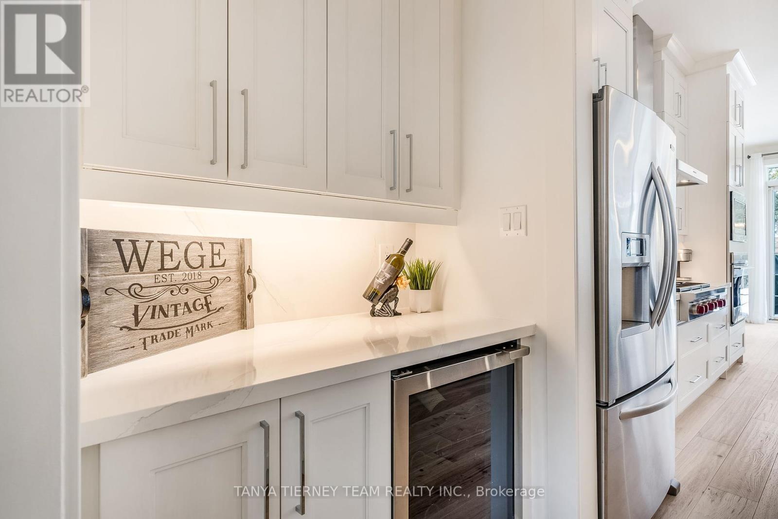 Photo 10 of 49 Montana Crescent, Whitby ON