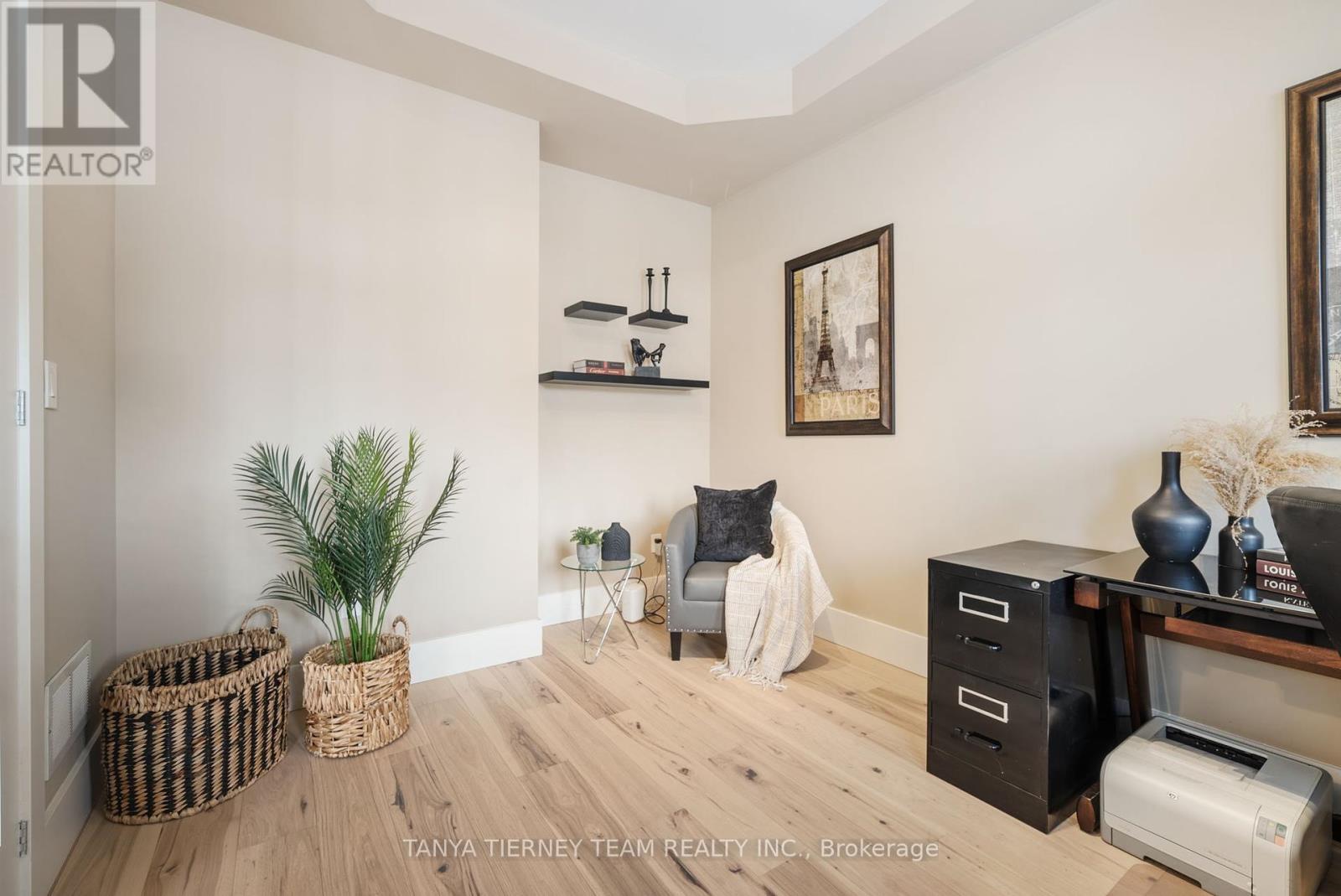 Photo 17 of 49 Montana Crescent, Whitby ON