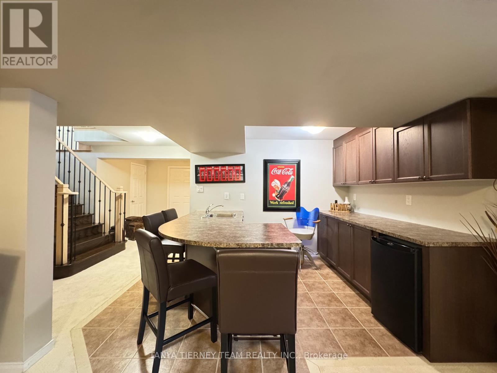 Photo 26 of 49 Montana Crescent, Whitby ON