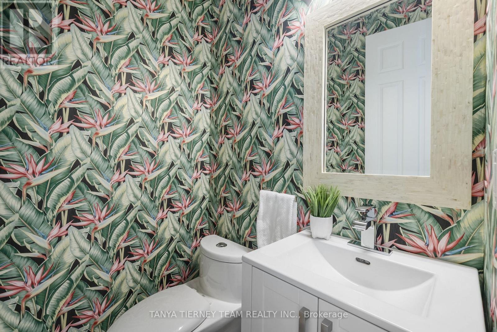 Photo 20 of 49 Montana Crescent, Whitby ON