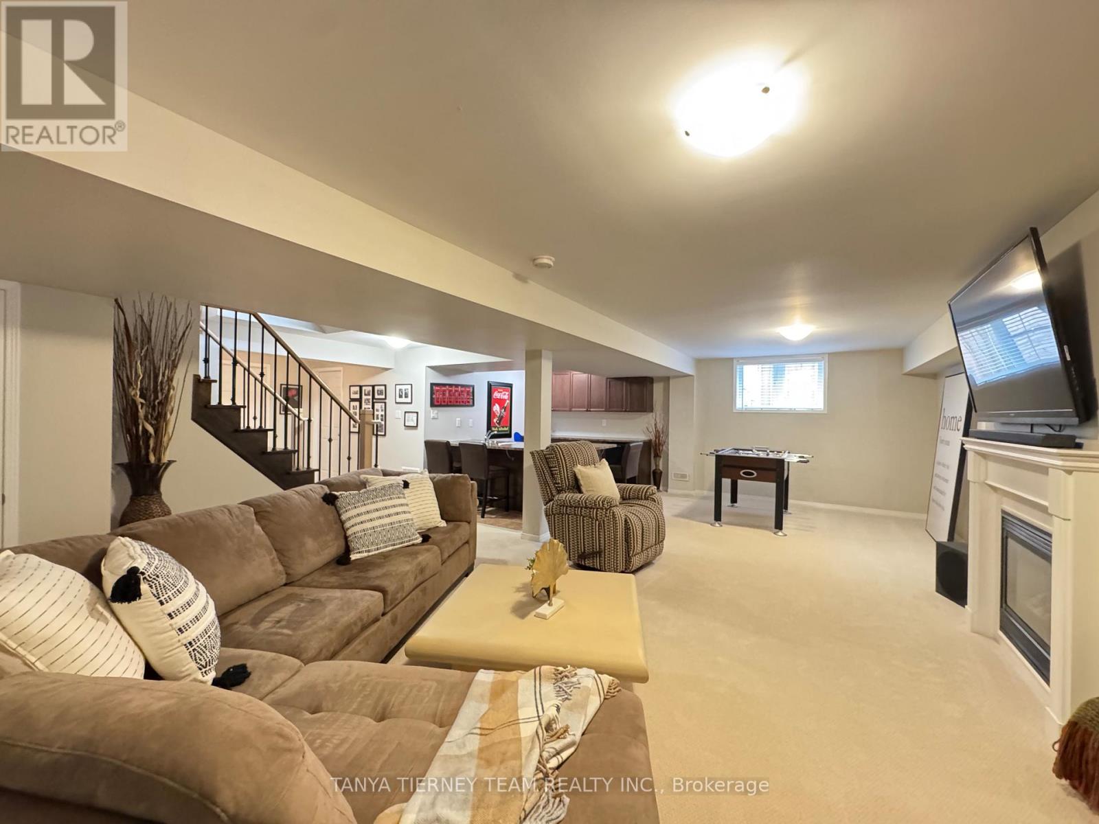 Photo 27 of 49 Montana Crescent, Whitby ON