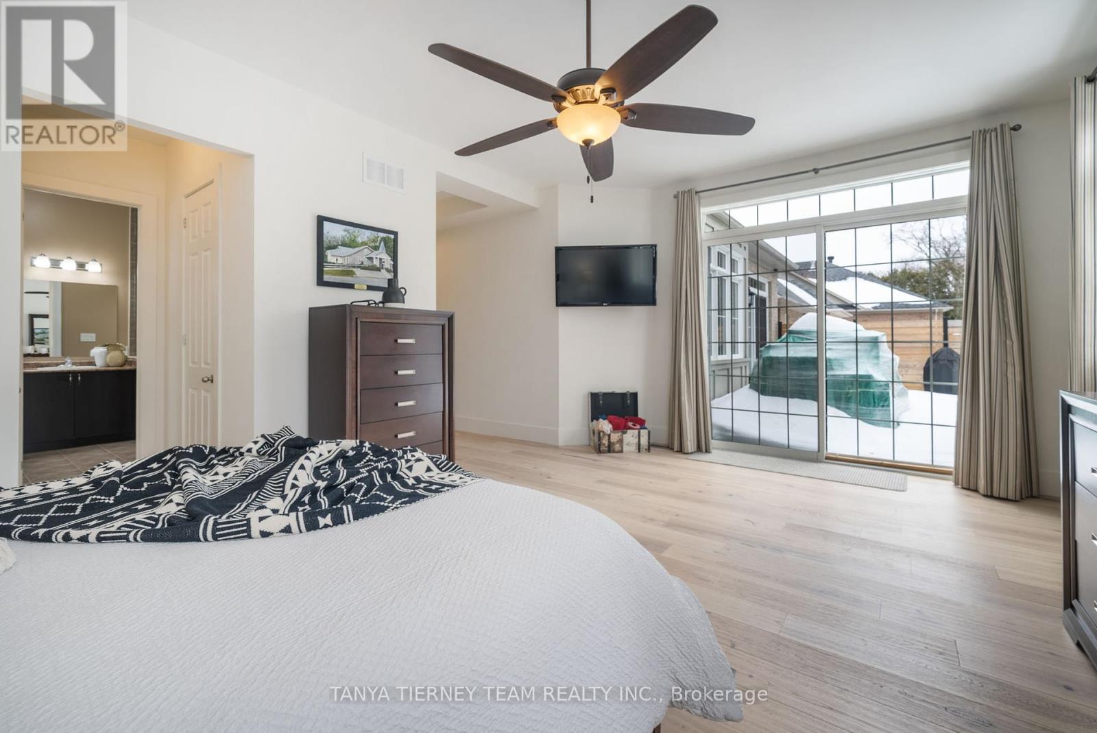 Photo 23 of 49 Montana Crescent, Whitby ON