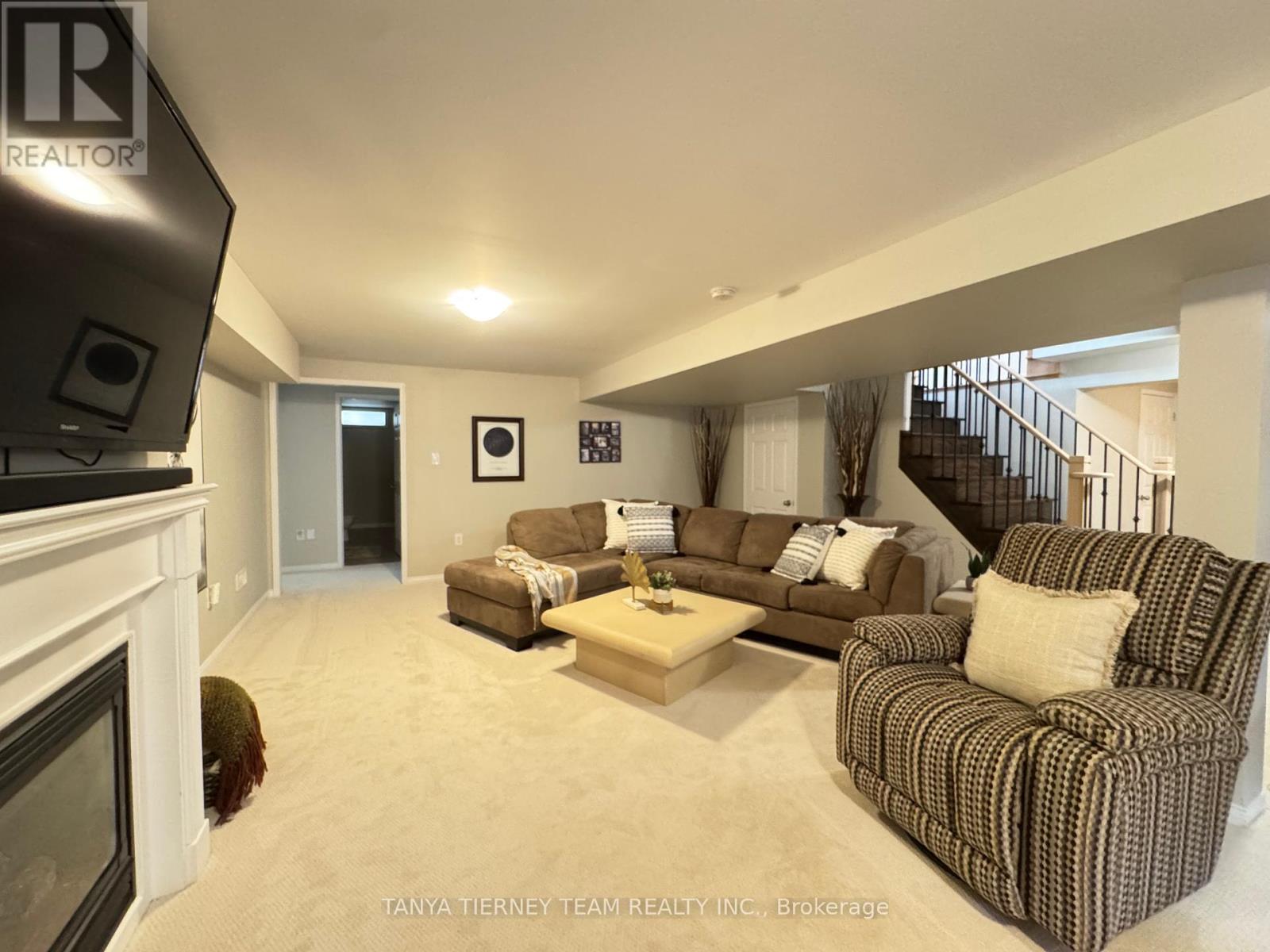 Photo 29 of 49 Montana Crescent, Whitby ON