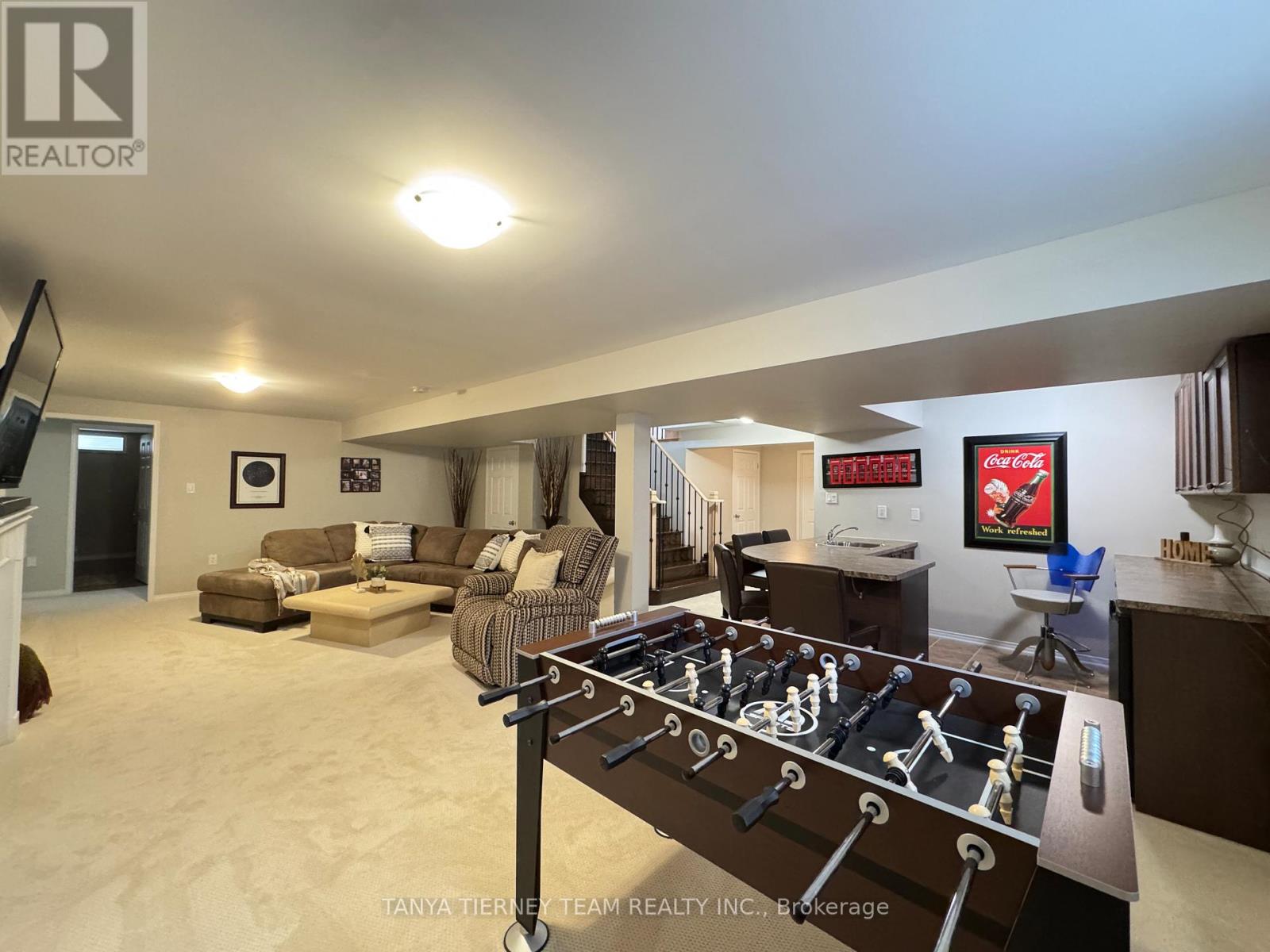 Photo 28 of 49 Montana Crescent, Whitby ON