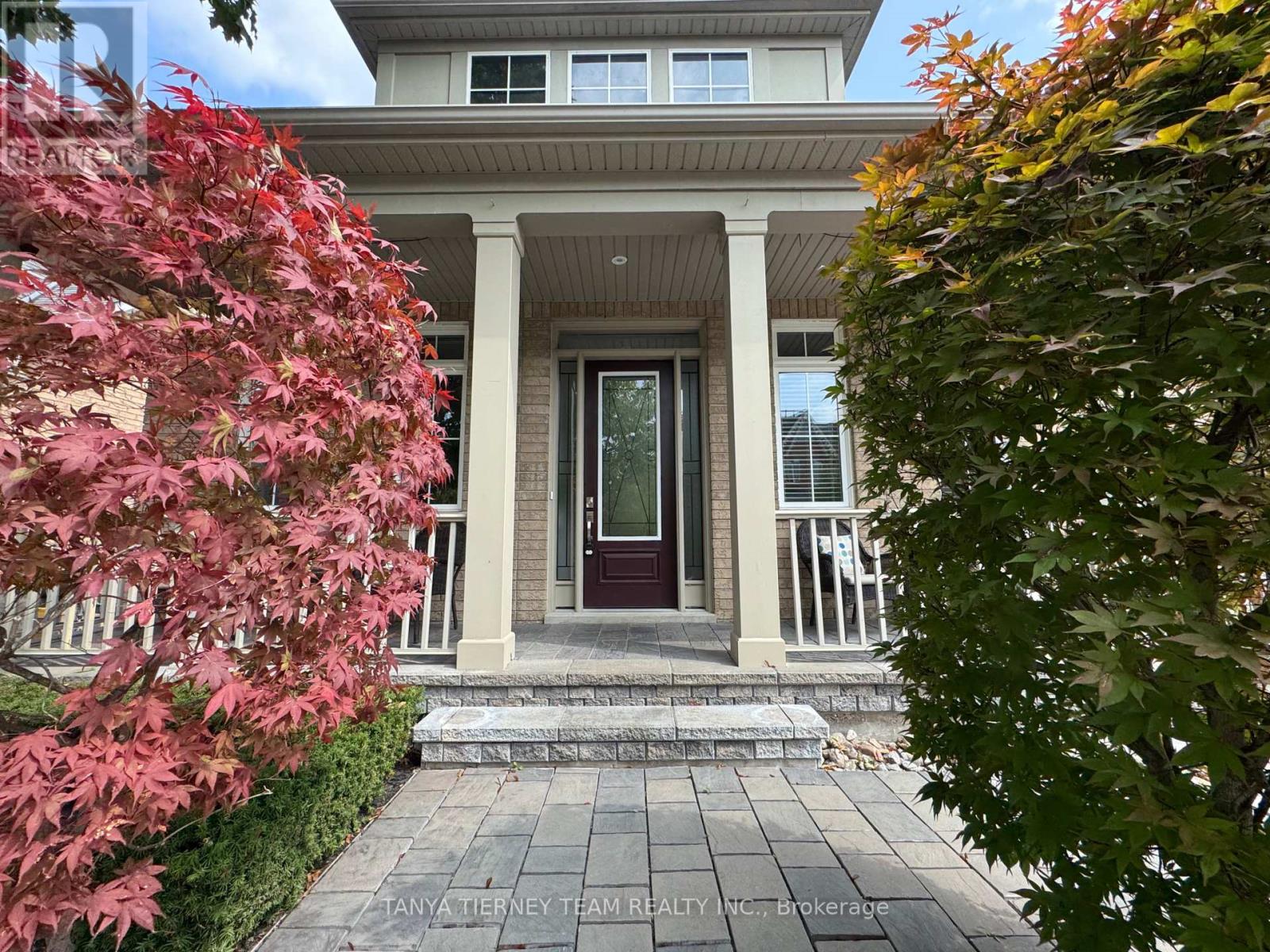 Photo 3 of 49 Montana Crescent, Whitby ON