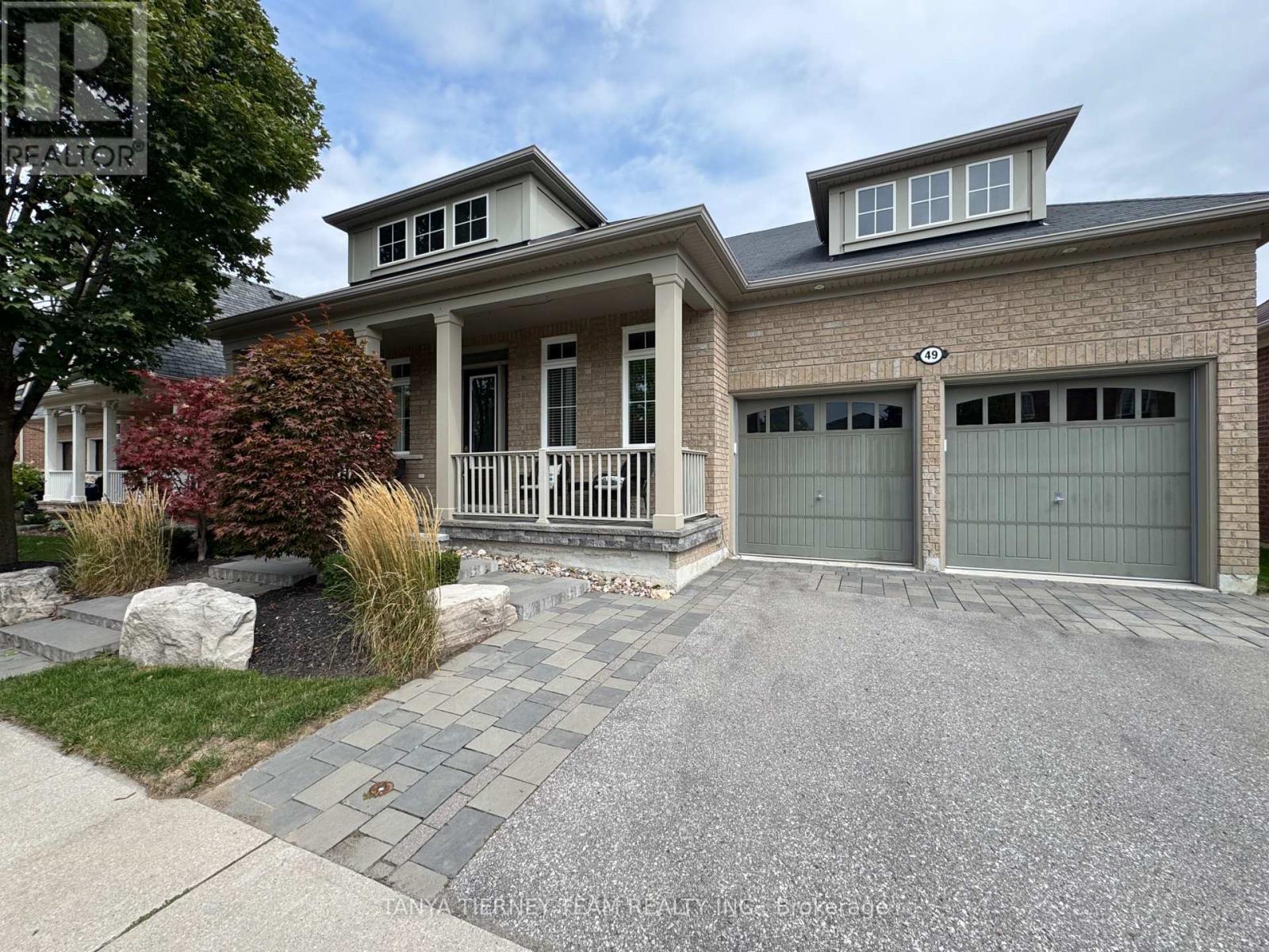 Photo 4 of 49 Montana Crescent, Whitby ON
