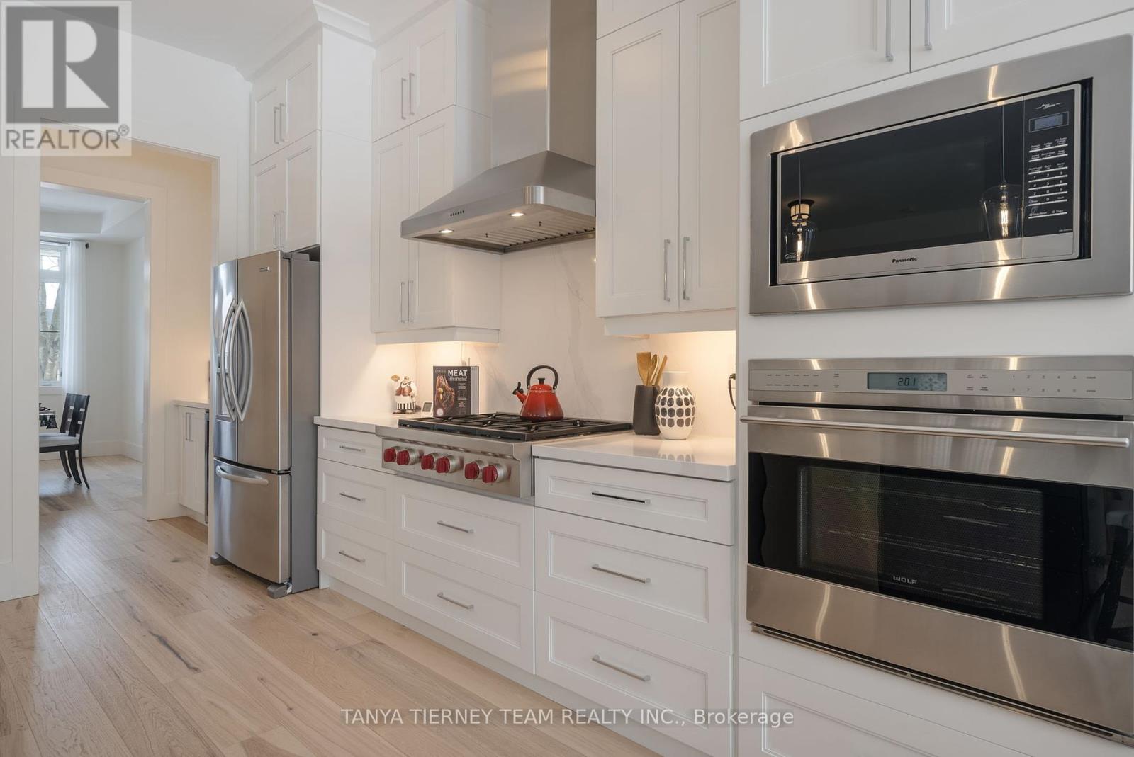 Photo 9 of 49 Montana Crescent, Whitby ON