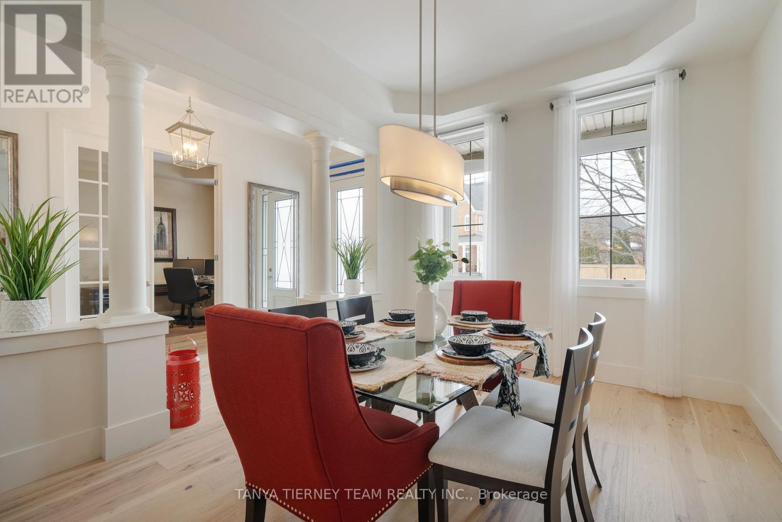 Photo 7 of 49 Montana Crescent, Whitby ON