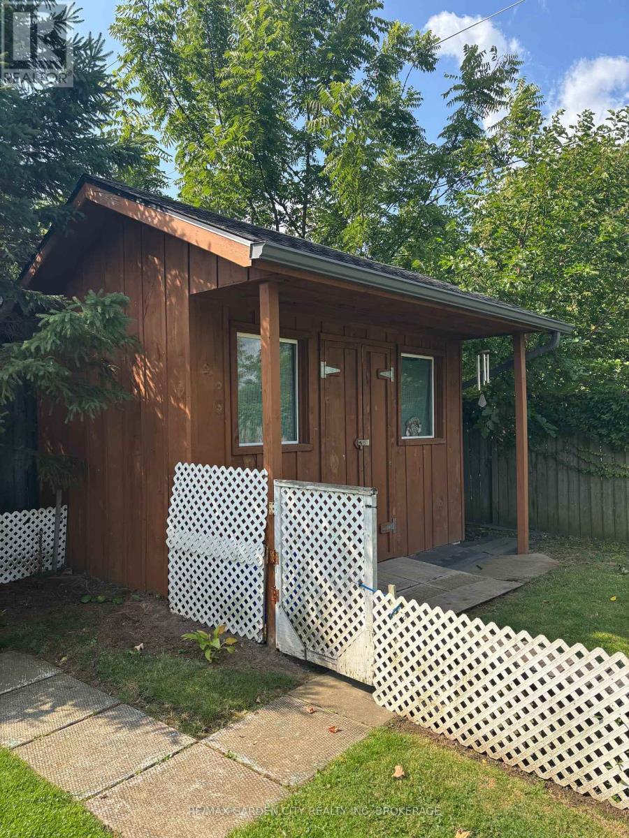 Photo 13 of 61 Rodman Street, St Catharines ON