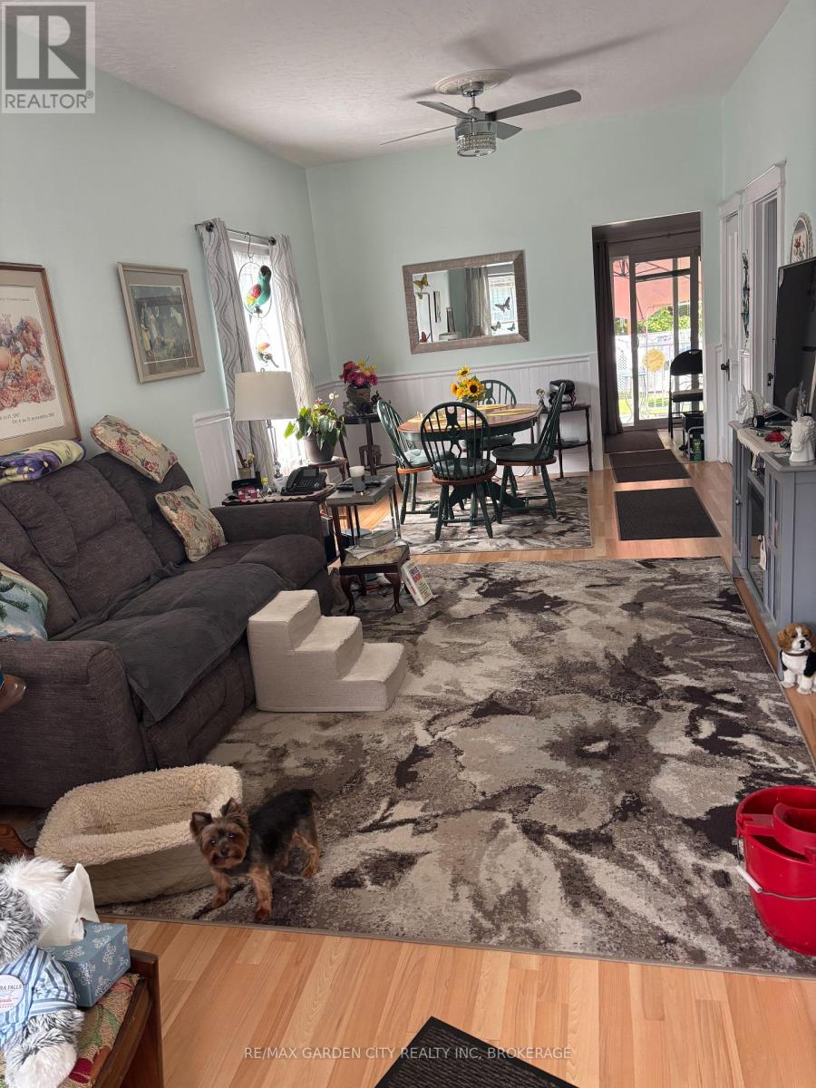 Photo 3 of 61 Rodman Street, St Catharines ON