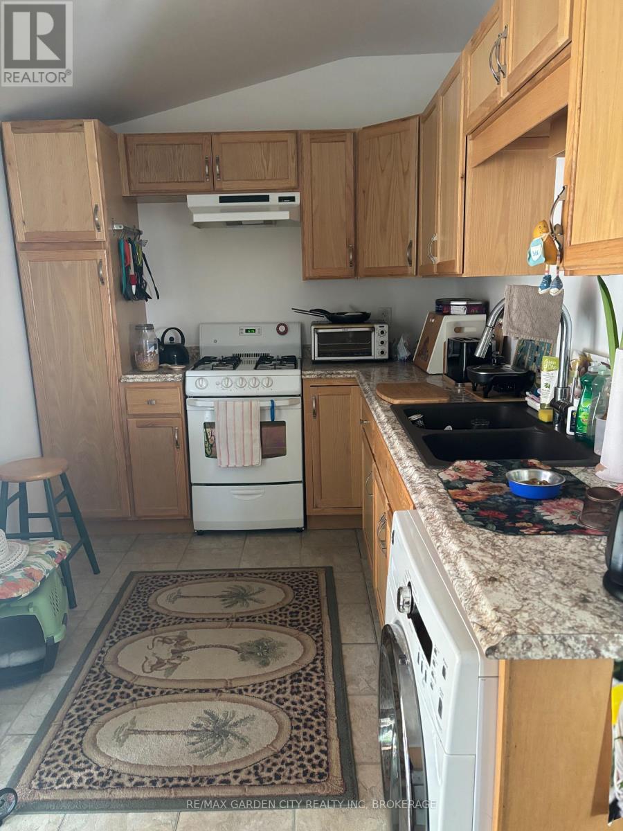 Photo 4 of 61 Rodman Street, St Catharines ON