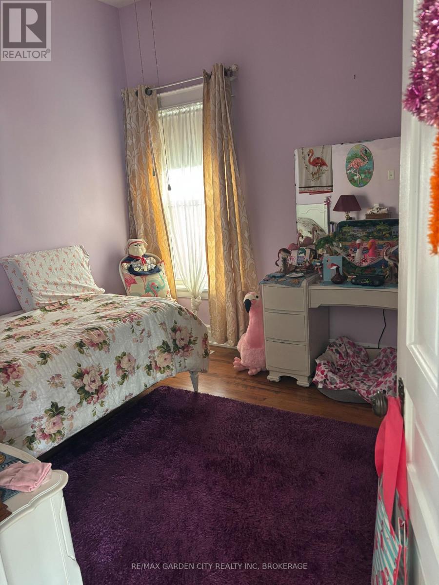 Photo 7 of 61 Rodman Street, St Catharines ON