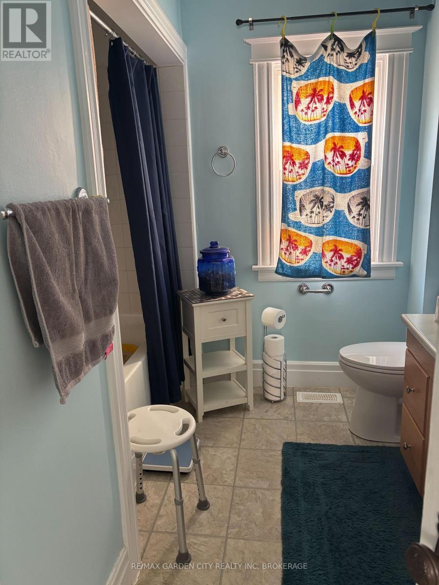 Photo 8 of 61 Rodman Street, St Catharines ON