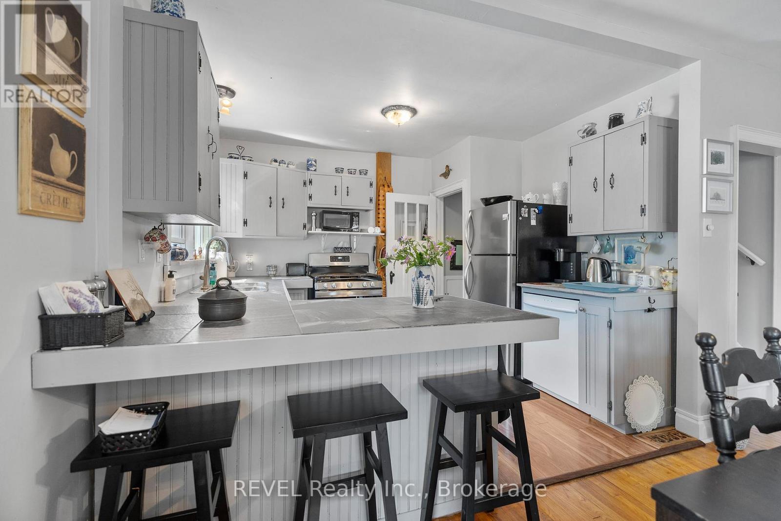 Photo 15 of 18 Clare Avenue, Port Colborne ON