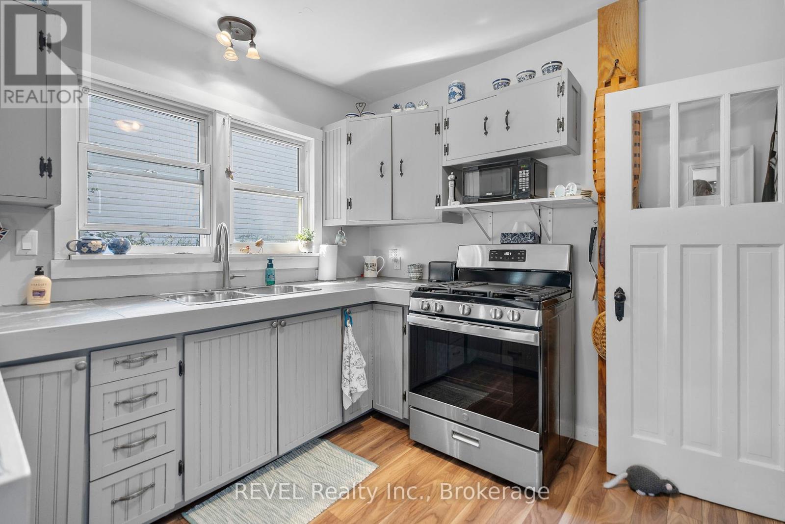Photo 16 of 18 Clare Avenue, Port Colborne ON