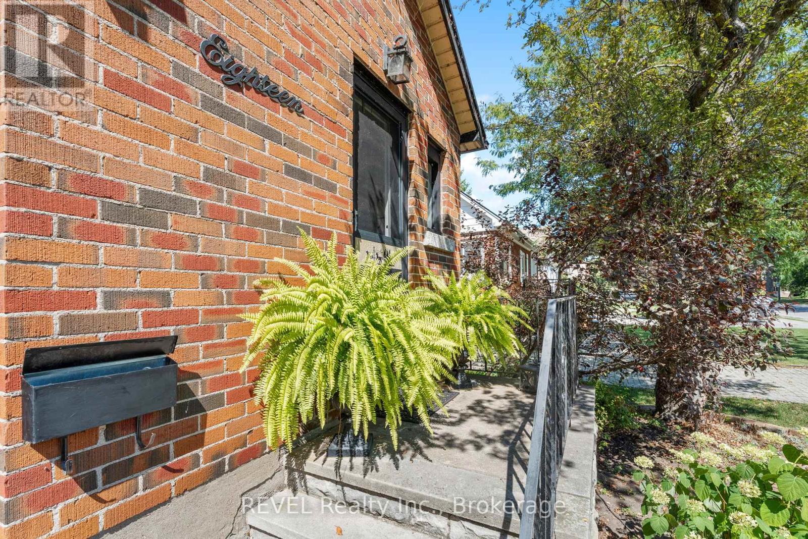 Photo 7 of 18 Clare Avenue, Port Colborne ON
