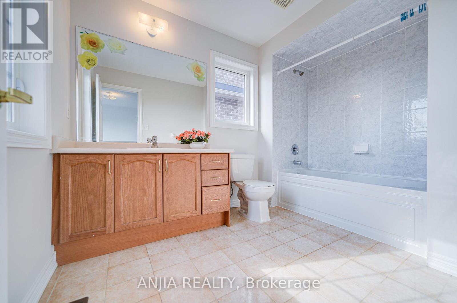 Photo 37 of 198 Kentland Street, Markham ON