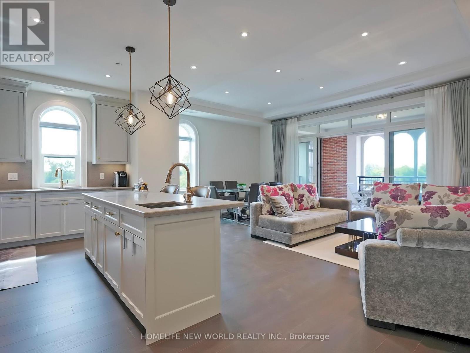 Photo 4 of 401 208 Main St Unionville, Markham ON