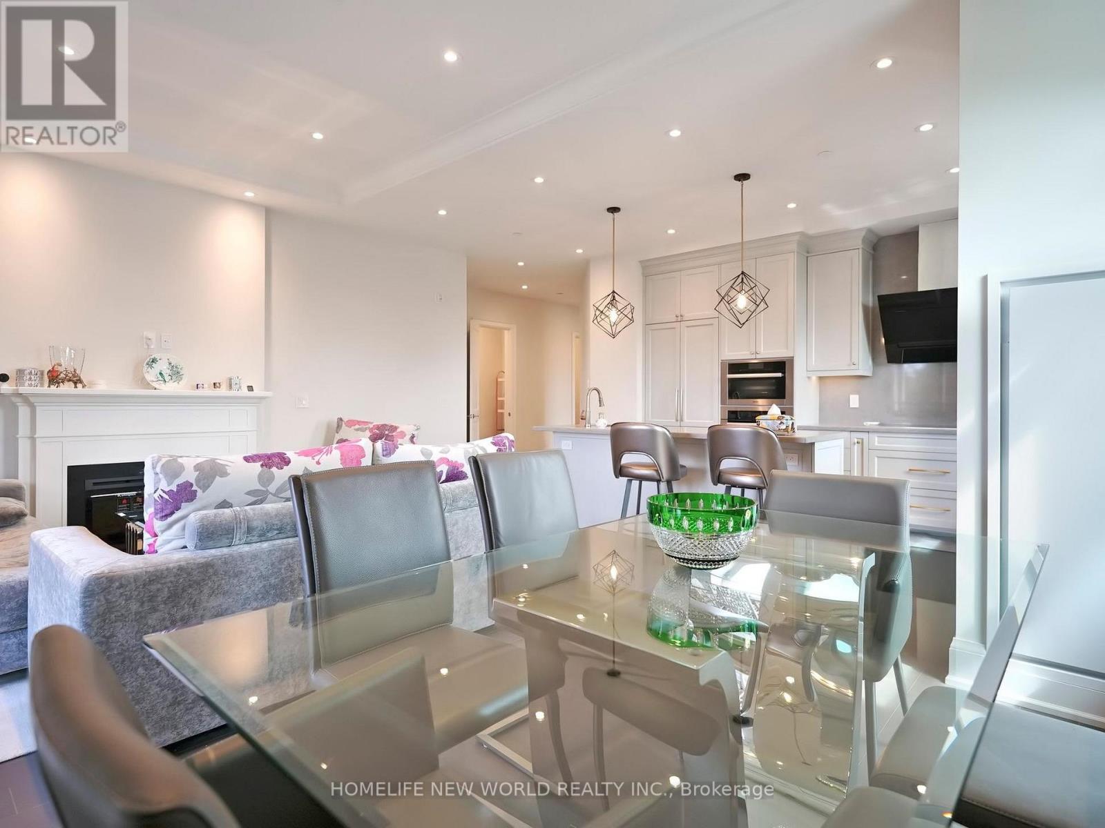 Photo 7 of 401 208 Main St Unionville, Markham ON
