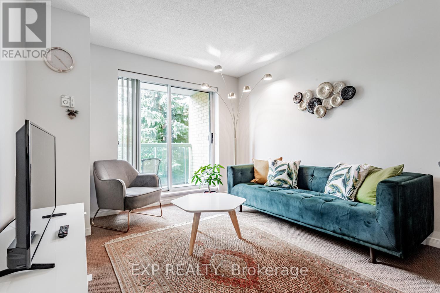 Photo 1 of 308 3 Ellesmere Street, Richmond Hill ON