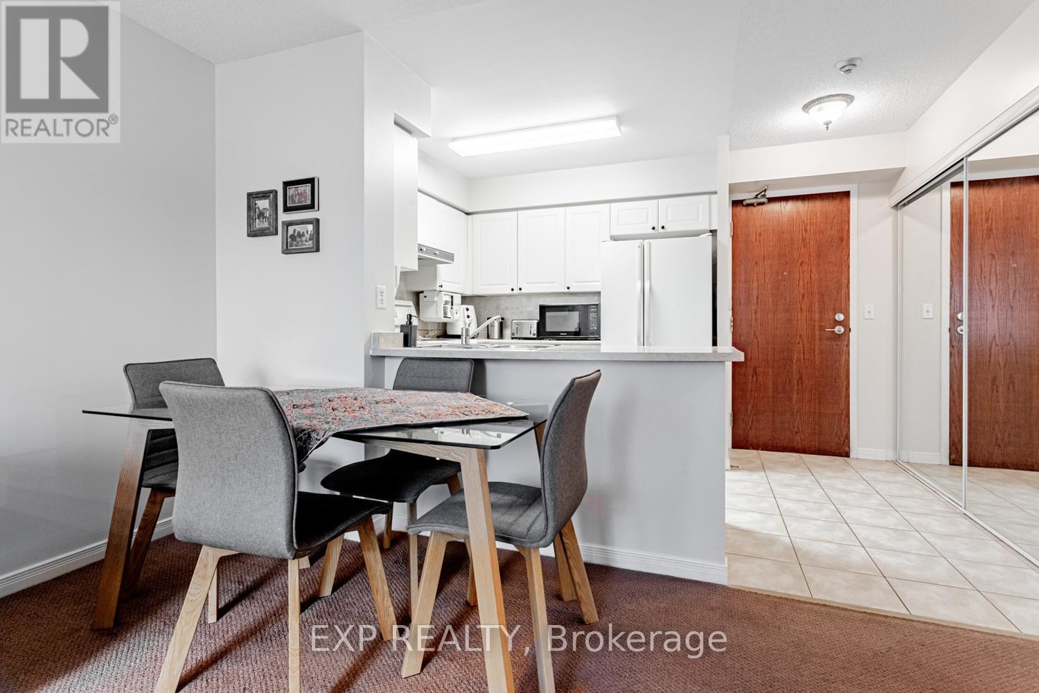 Photo 10 of 308 3 Ellesmere Street, Richmond Hill ON