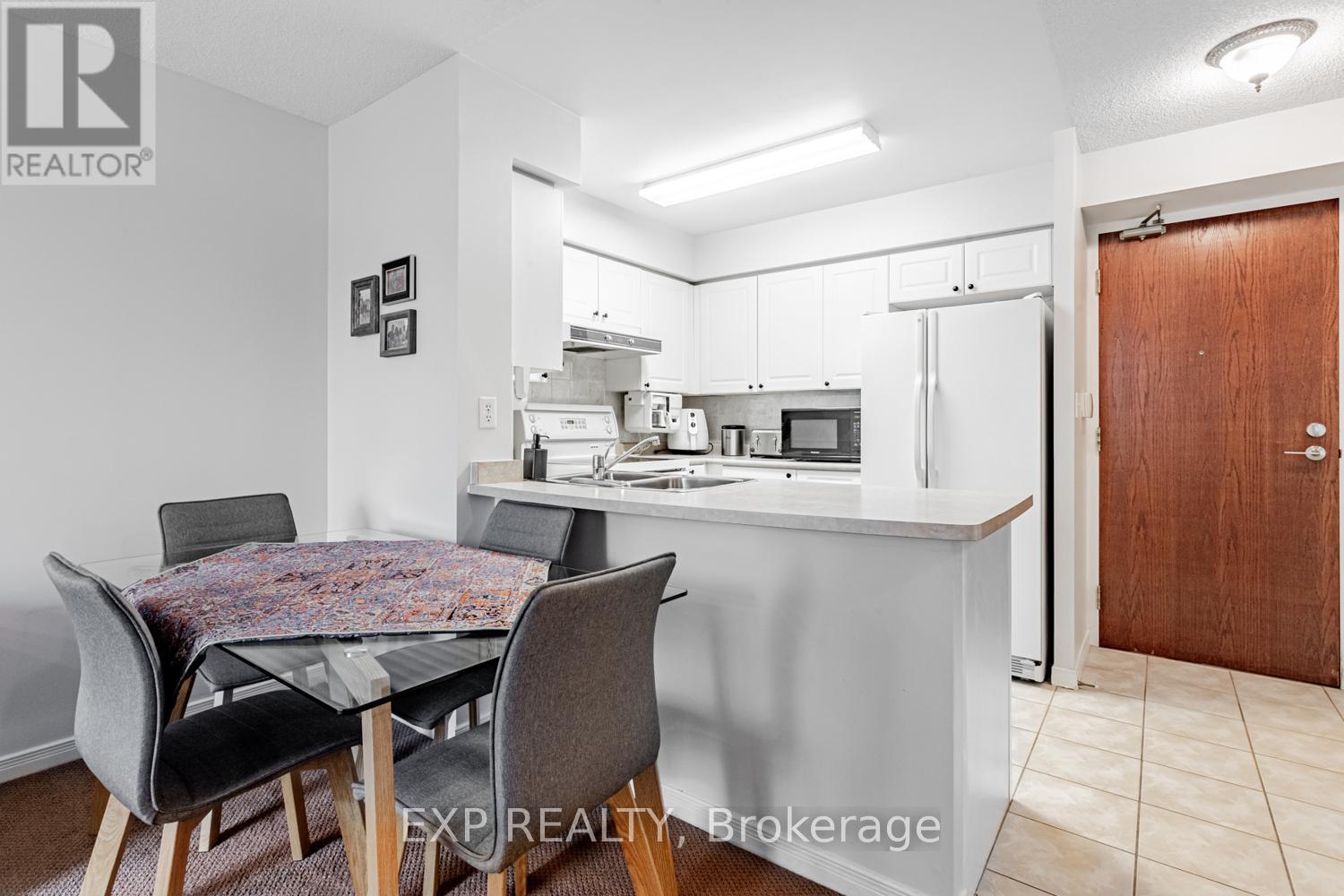 Photo 11 of 308 3 Ellesmere Street, Richmond Hill ON