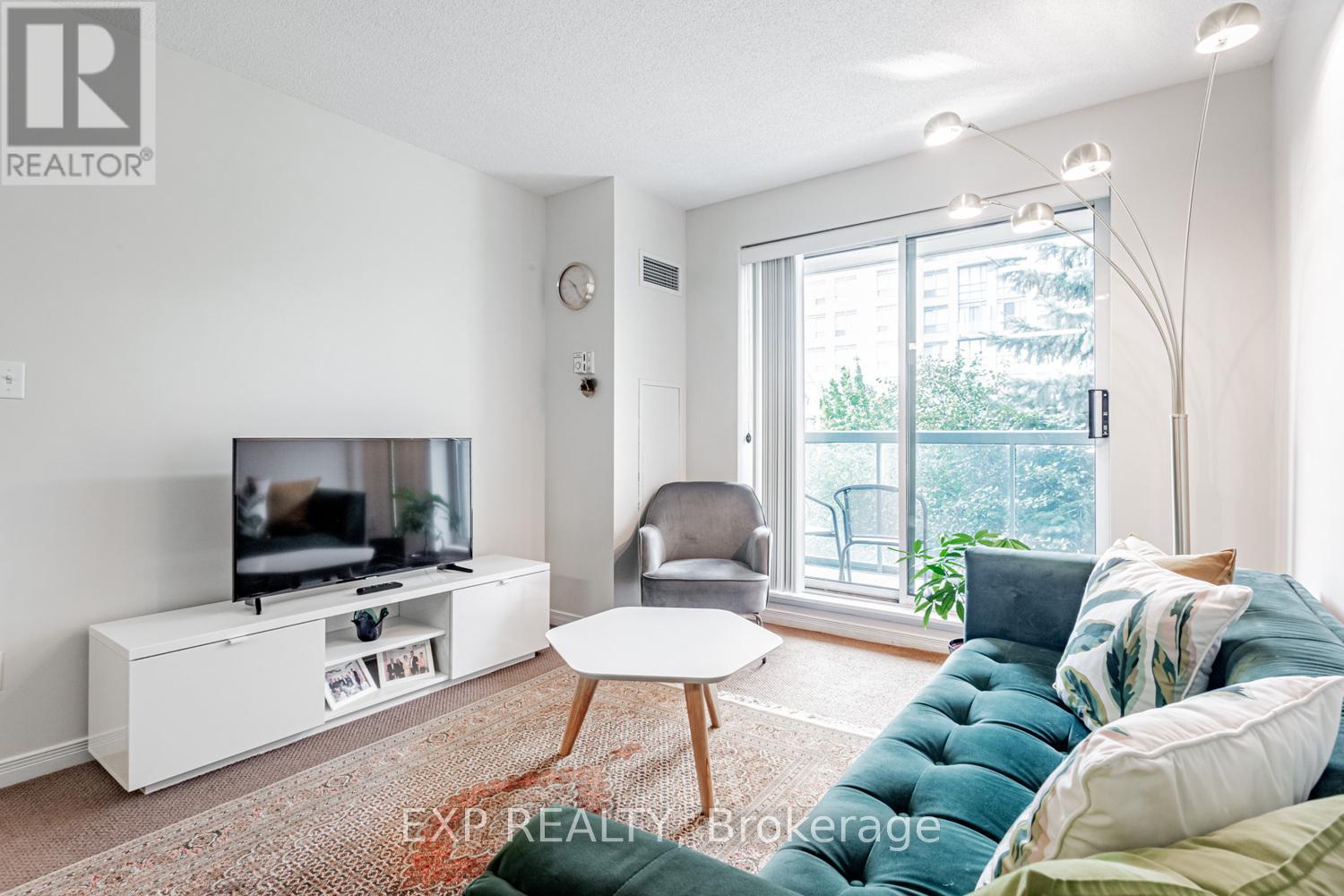 Photo 13 of 308 3 Ellesmere Street, Richmond Hill ON