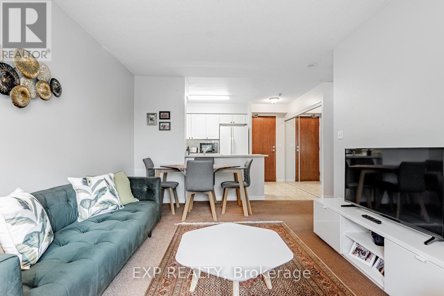 Photo 15 of 308 3 Ellesmere Street, Richmond Hill ON