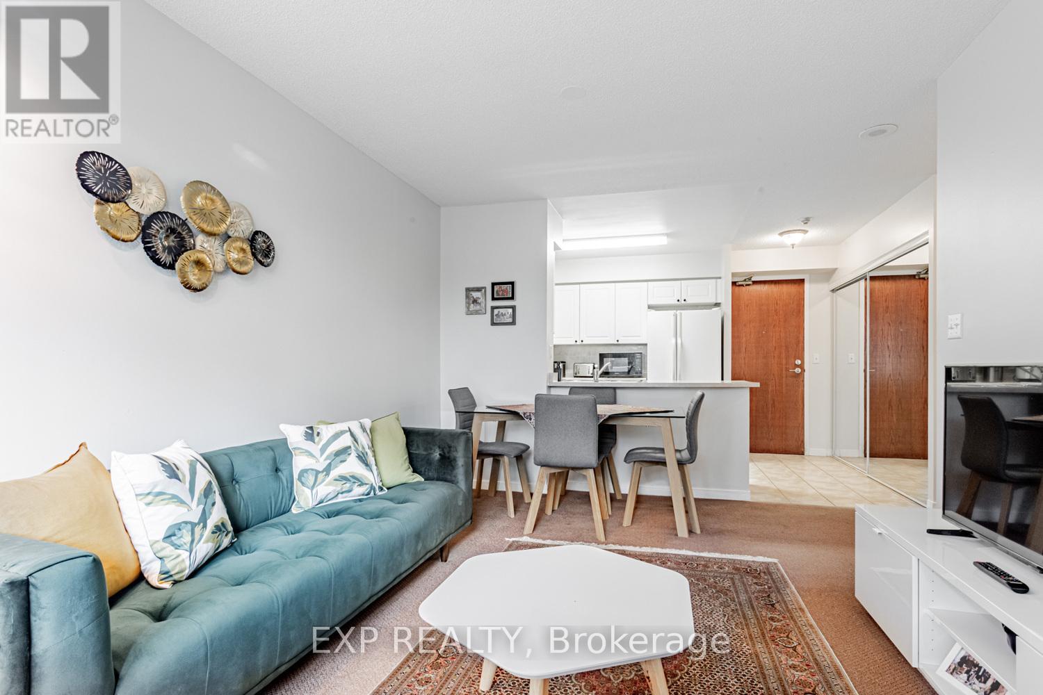 Photo 16 of 308 3 Ellesmere Street, Richmond Hill ON