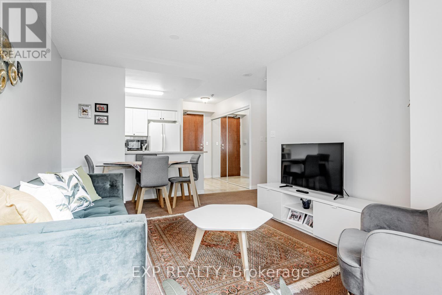 Photo 17 of 308 3 Ellesmere Street, Richmond Hill ON