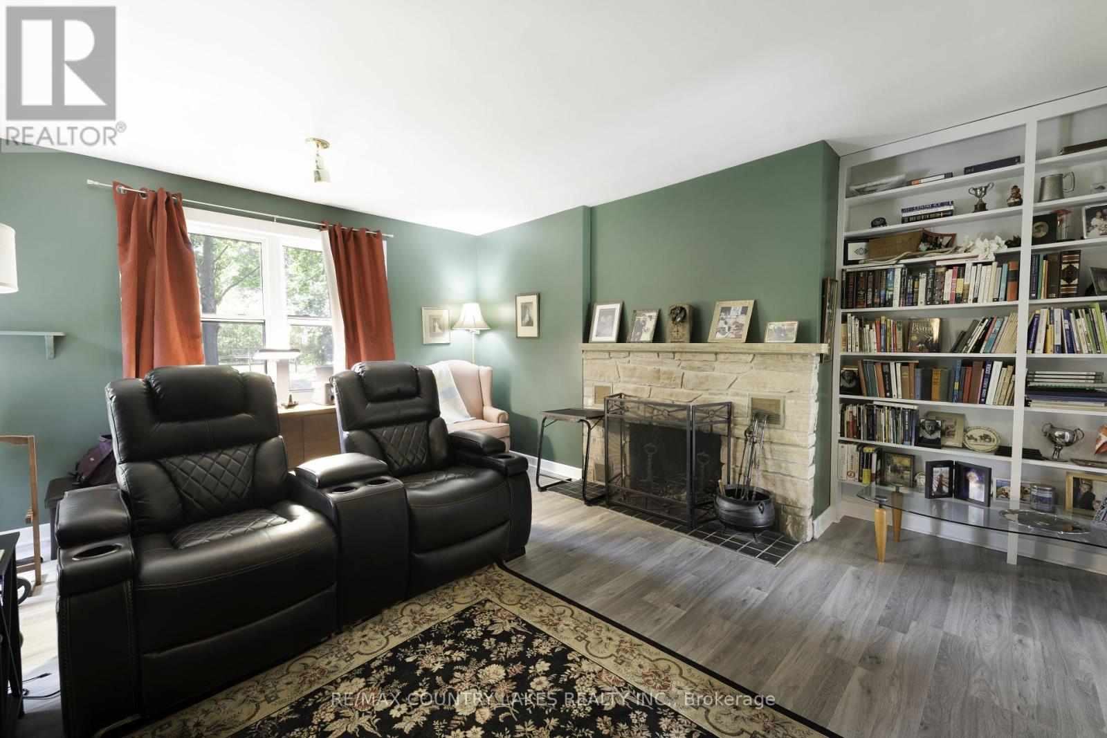 Photo 12 of 94 Laidlaw Street N, Brock ON