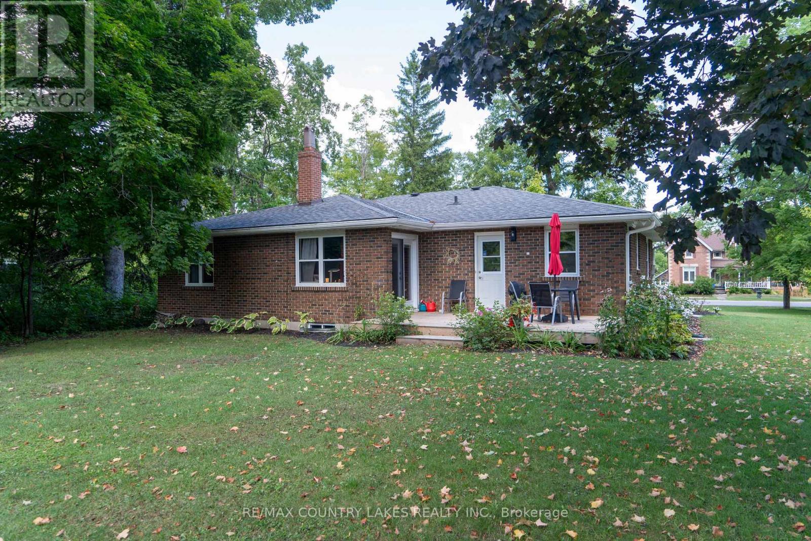 Photo 20 of 94 Laidlaw Street N, Brock ON