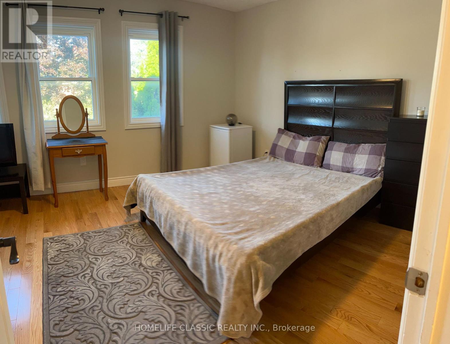Photo 8 of Main Floor 972 Krista Court, Newmarket ON