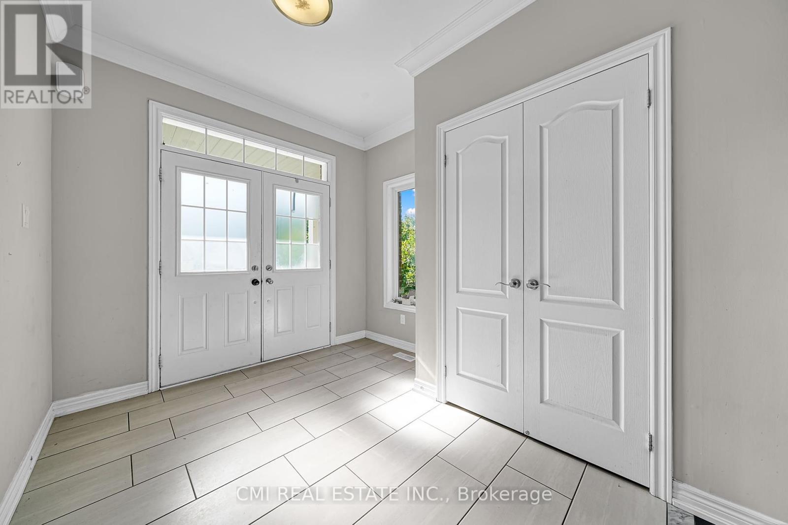 Photo 5 of 21 Scotia Road, Georgina ON